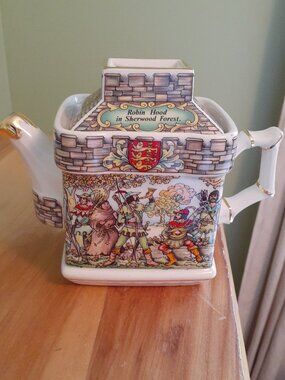 Vintage Sadler Robin Hood Teapot
